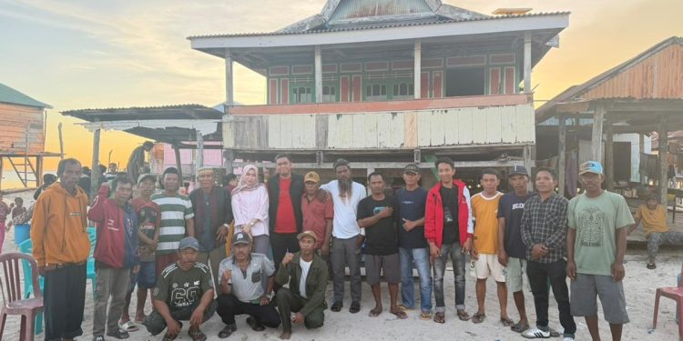 Ketua DPC PDI Perjuangan Bombana Hadiri Silaturahmi Bersama Tokoh dan Masyarakat Bajo Desa Terapung